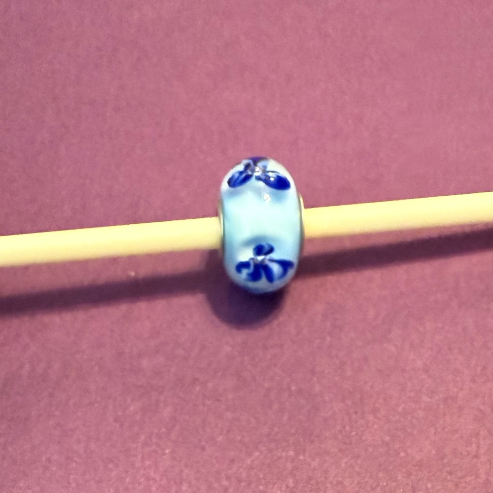 Trollbeads light blue flower glass bead.